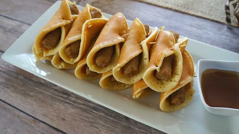 https://www.honeyandlime.co/wp-content/uploads/2017/04/Turkey-sausage-pancake-roll-ups-the-perfect-easy-Easter-brunch-recipe.jpg