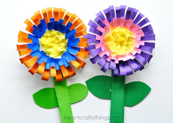 How to make easy construction paper tulips  Construction paper crafts, Construction  paper flowers, Easy crafts for kids